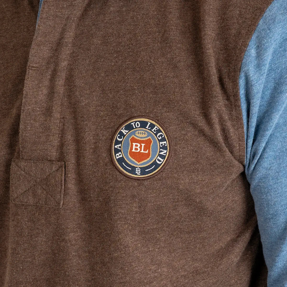 Polo manches longues Clubhouse multicolore BACK to LEGEND (zoom poitrine)