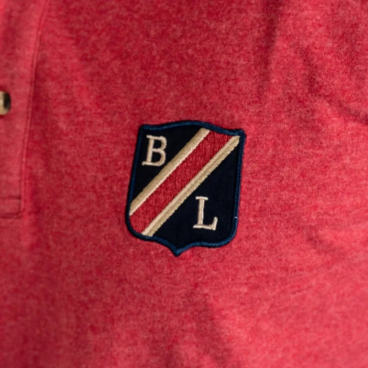 Polo homme Clubhouse rouge chiné à manches longues BACK to LEGEND (zoom broderie)