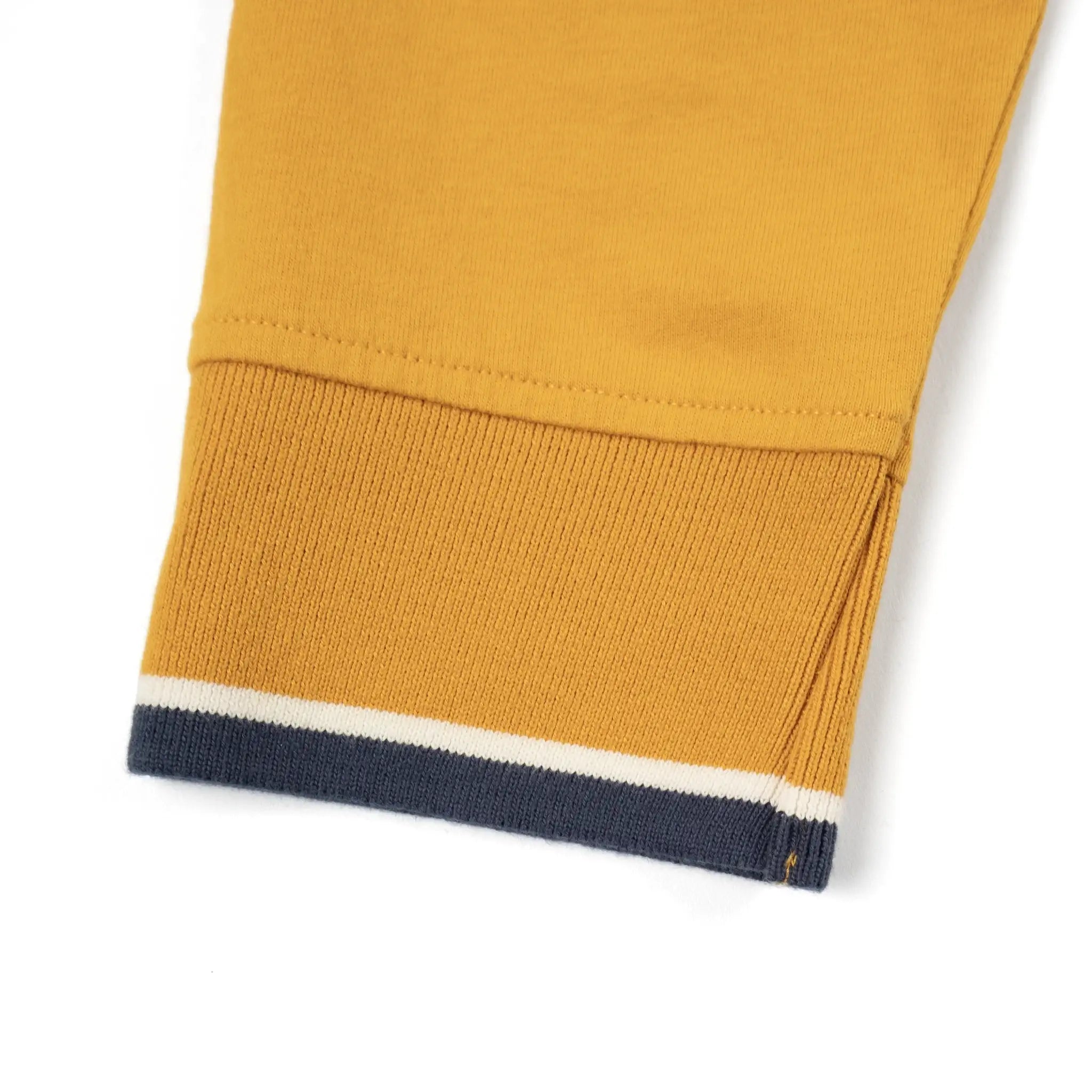 Polo jaune toucher peau de pêche pour hommes BACK TO LEGEND (zoom bord de manche)