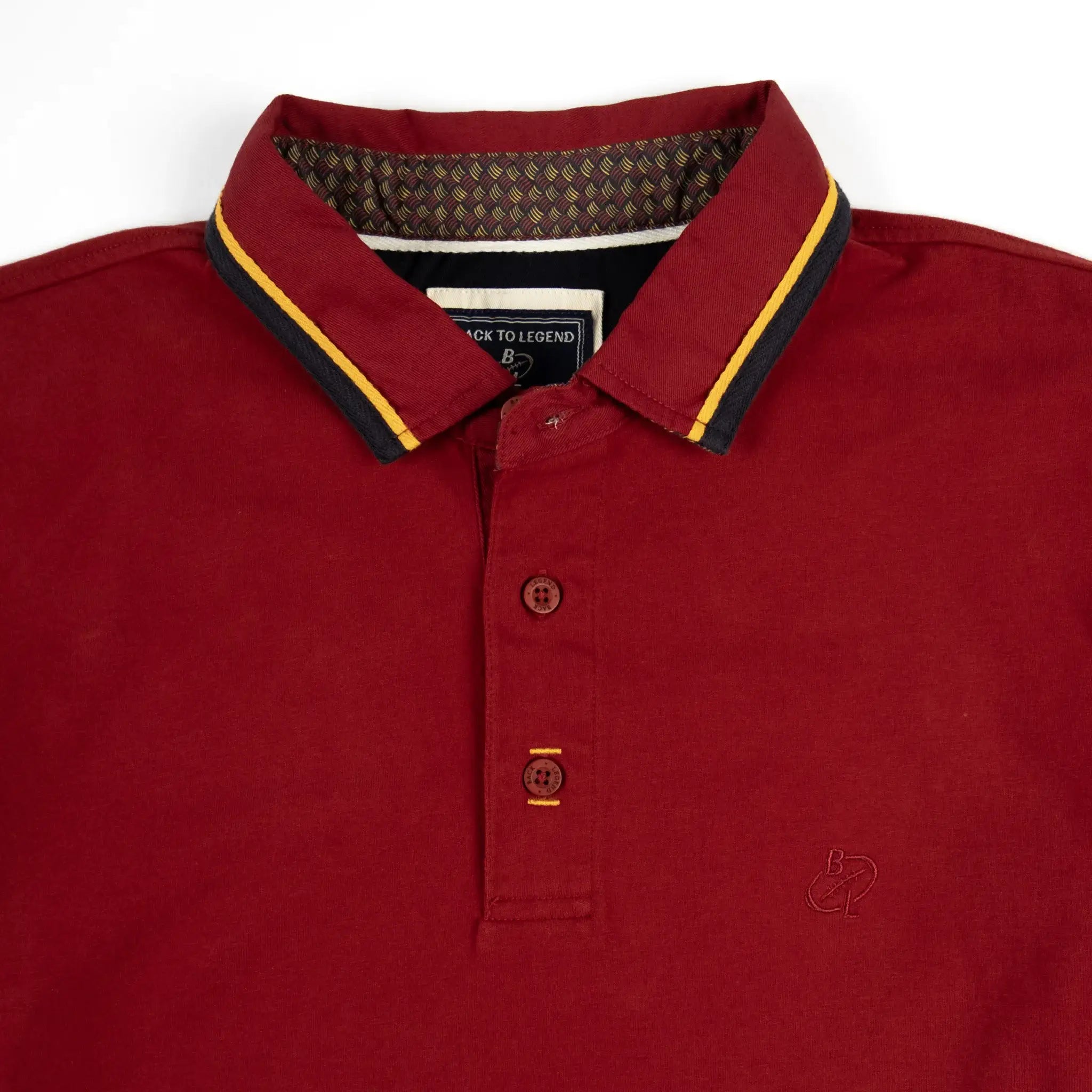 Polo BACK TO LEGEND rouge effet toucher peau de pêche pour hommes (zoom poitrine et col)