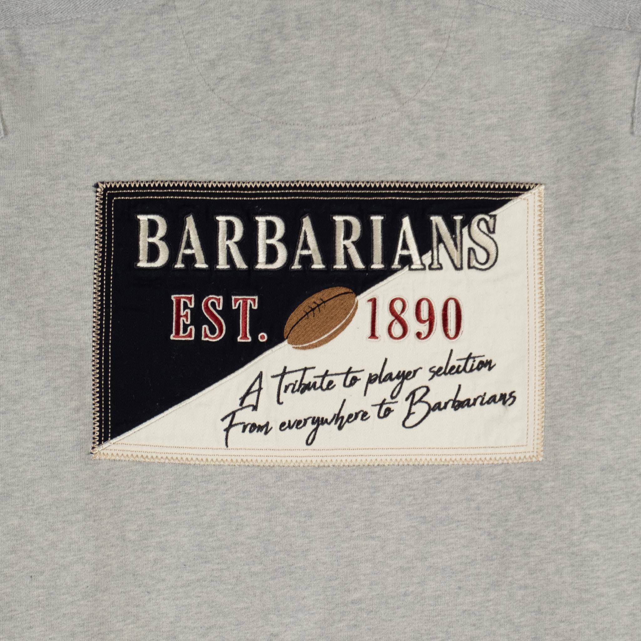 Polo Barbarians n°10 gris finition toucher peau de pêche BACK TO LEGEND (zoom patch dorsal)