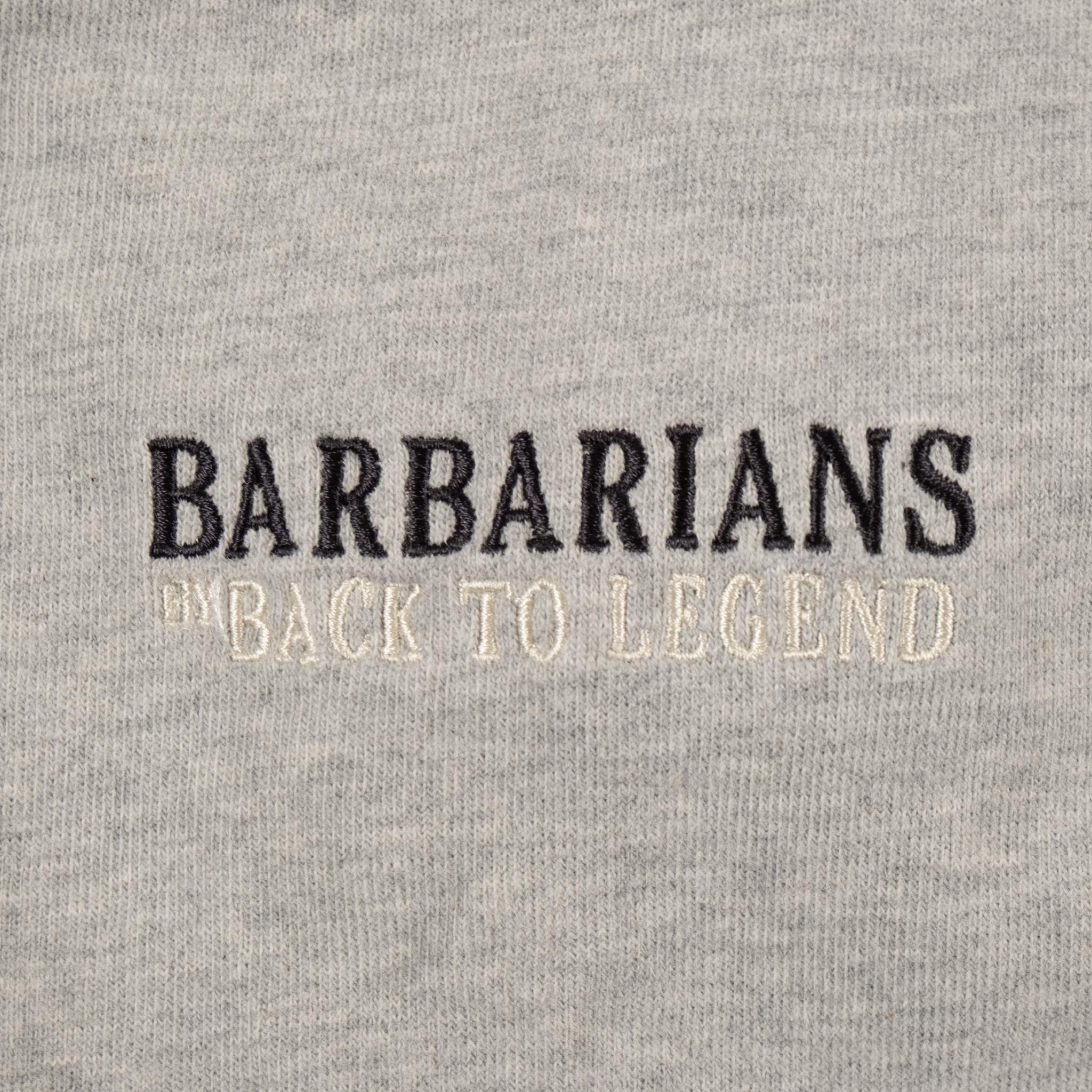 Polo Barbarians n°10 gris finition toucher peau de pêche BACK TO LEGEND (zoom broderie signature)