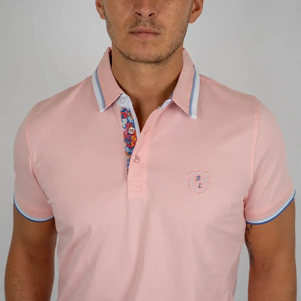 Polo homme rose pâle en jersey élasthanne Blacks Legend (zoom poitrine)