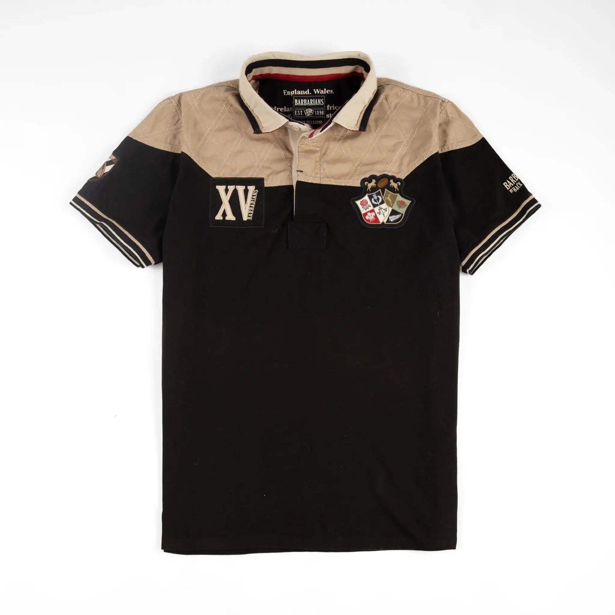 Polo scapulaire noir et beige du XV Barbarians (vêtement de face)