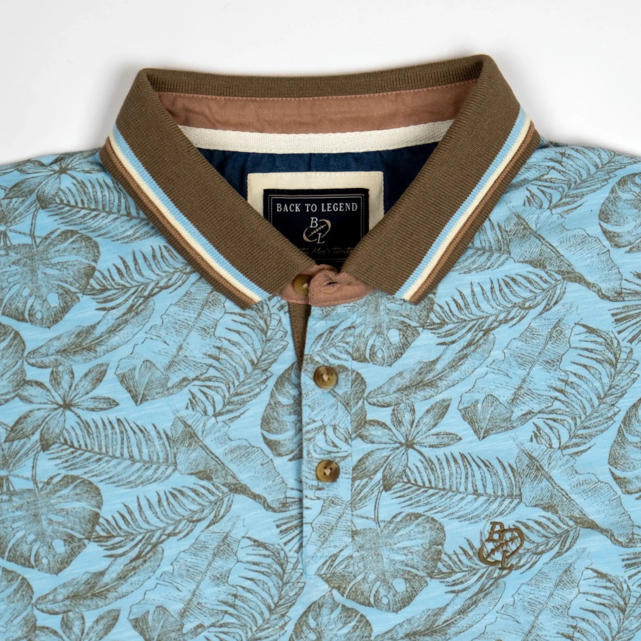 Polo bleu ciel imprimé tropical 100% coton slub BACK to LEGEND (zoom sur le col)