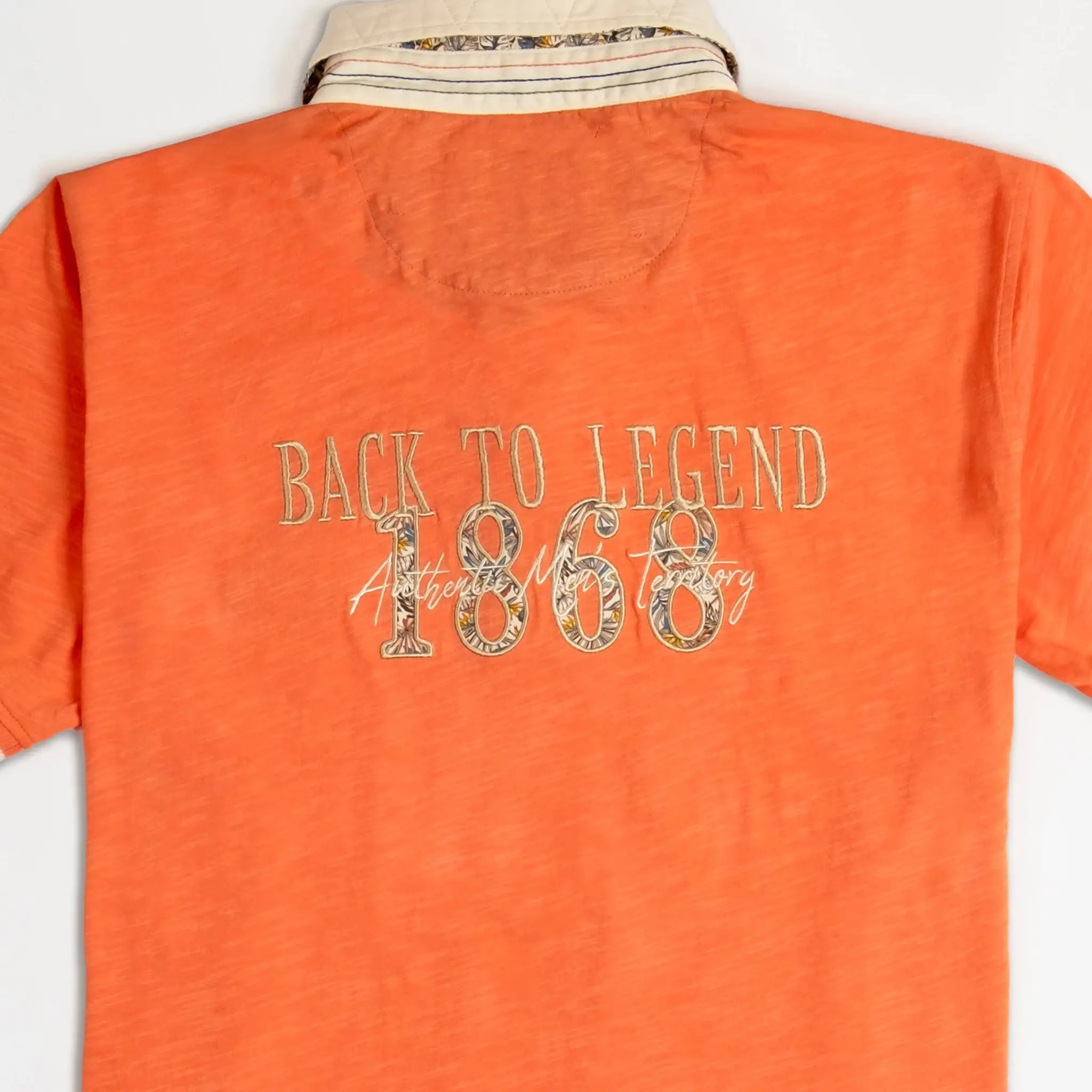 Polo slub orange à col contrasté pour homme BACK to LEGEND (zoom broderie dorsale)