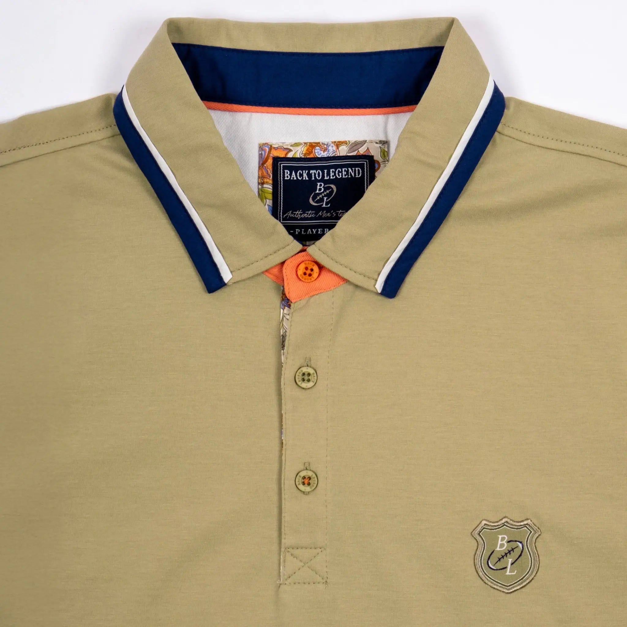 Polo homme vert à col rayé contrasté et coupe ajustée BACK TO LEGEND (zoom sur la poitrine et le col)