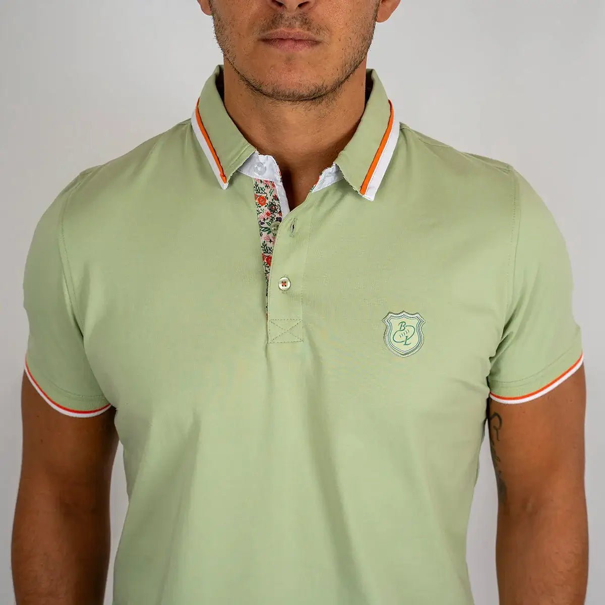 Polo homme vert amande en jersey élasthanne Blacks Legend (zoom sur la poitrine)
