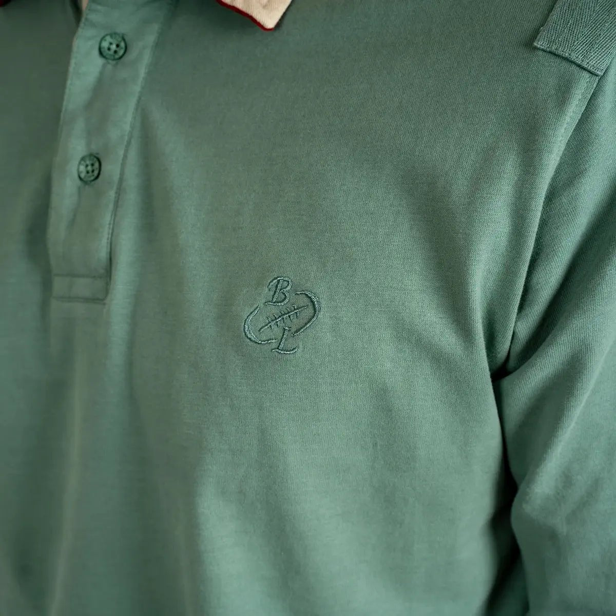 Polo manches longues vert d'eau multi patch Back to Legend (zoom poitrine)