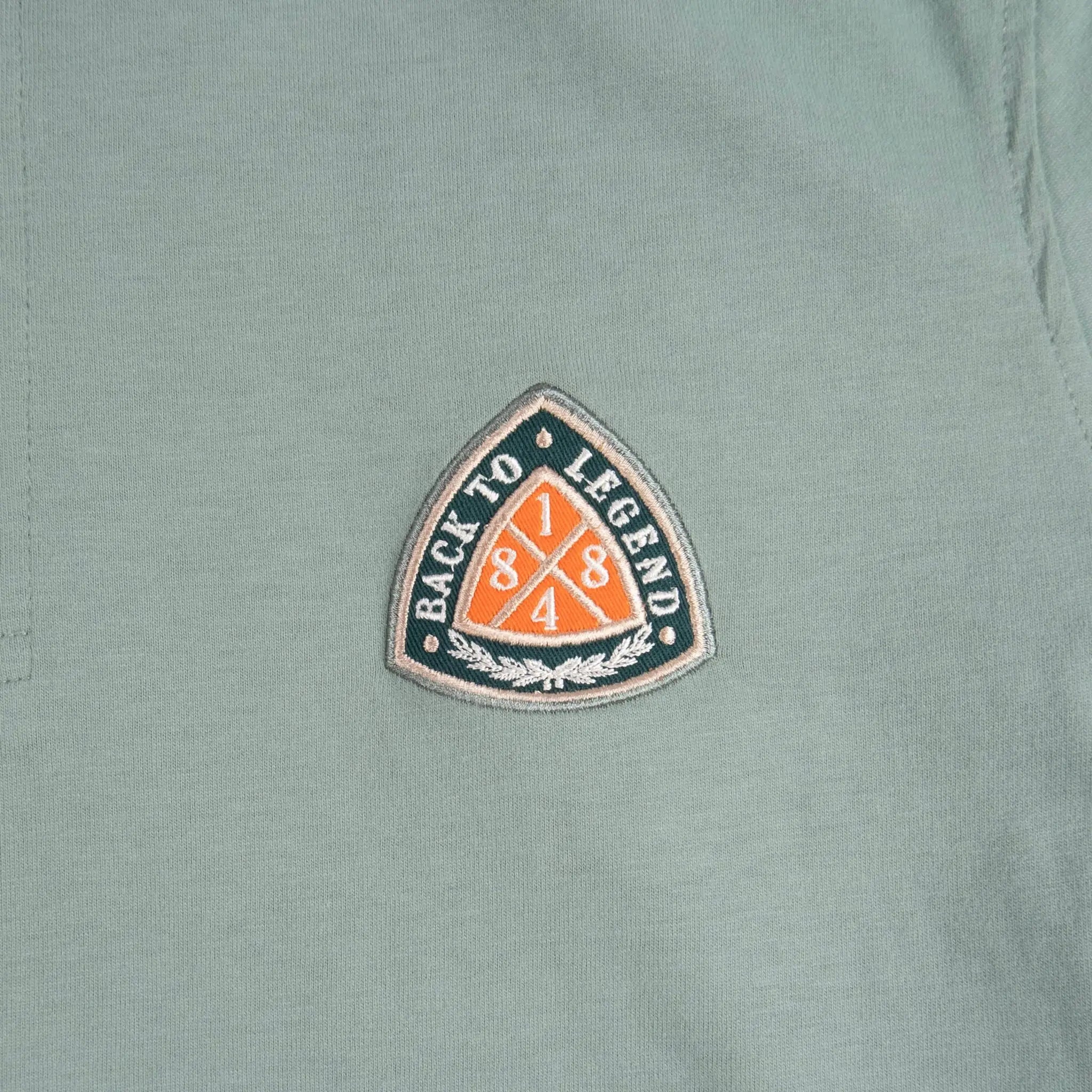 Polo homme BACK TO LEGEND vert écume toucher peau de pêche (zoom badge signature brodé)