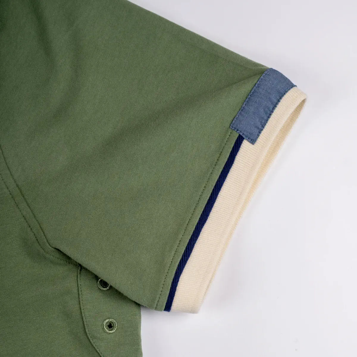 Polo vert en coton jersey effet peau de pêche BACK to LEGEND (zoom manche)