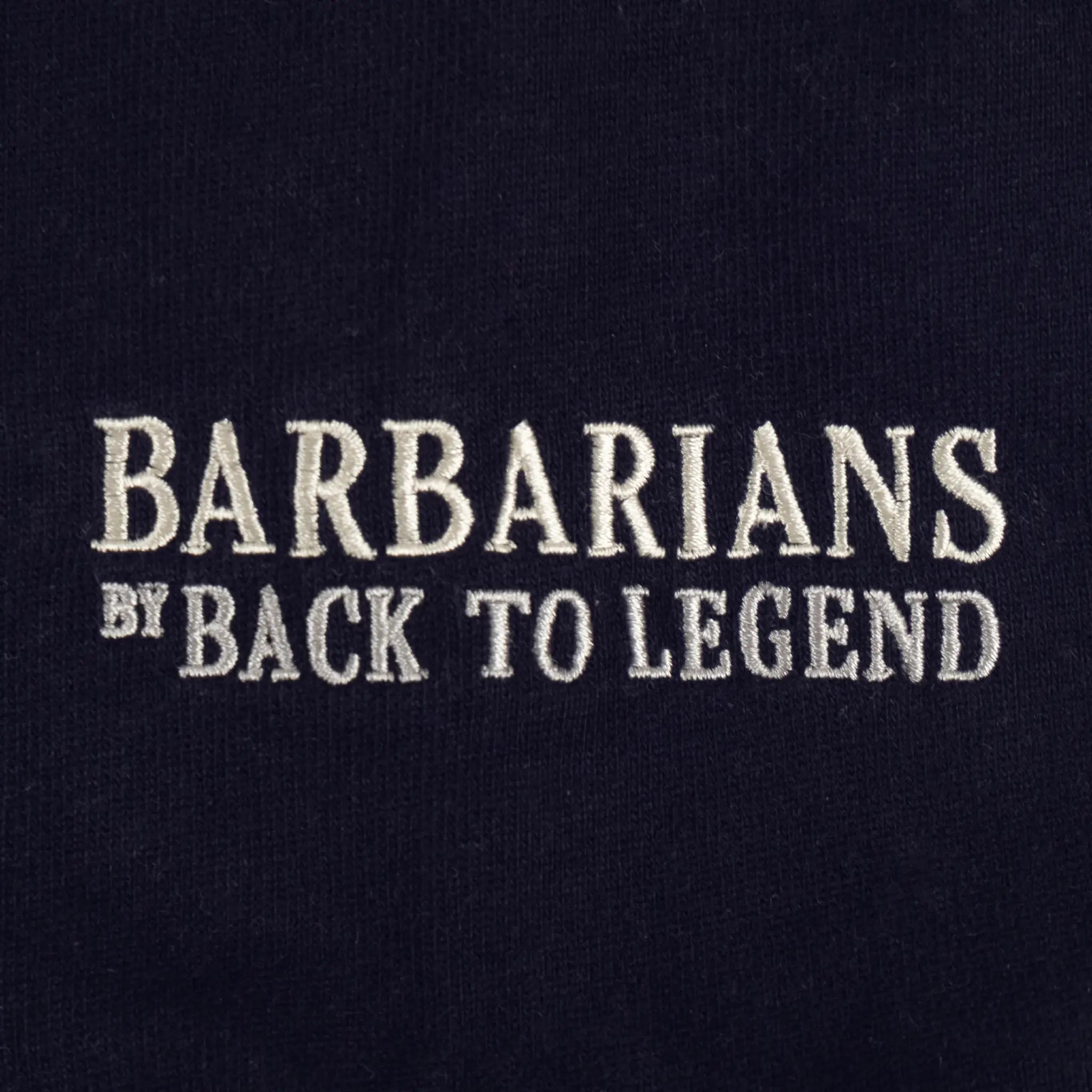 Polo XV Barbarians bleu marine toucher peau de pêche BACK TO LEGEND (zoom broderie signature)