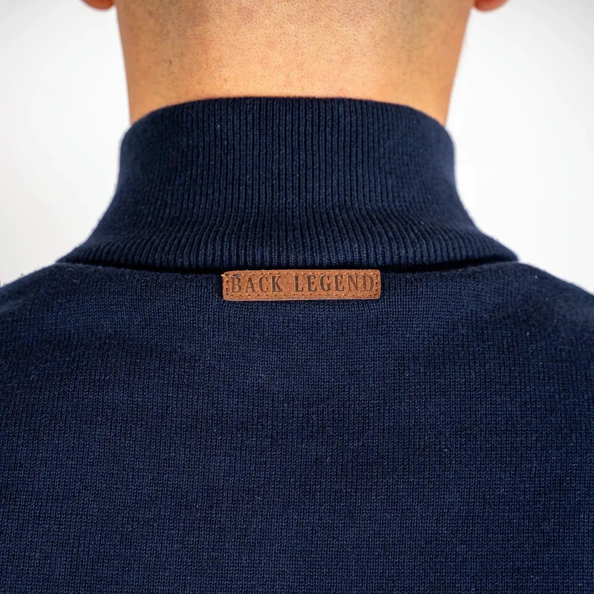 Pull col camionneur bleu marine en coton et cachemire BACK to LEGEND (vue arrière)