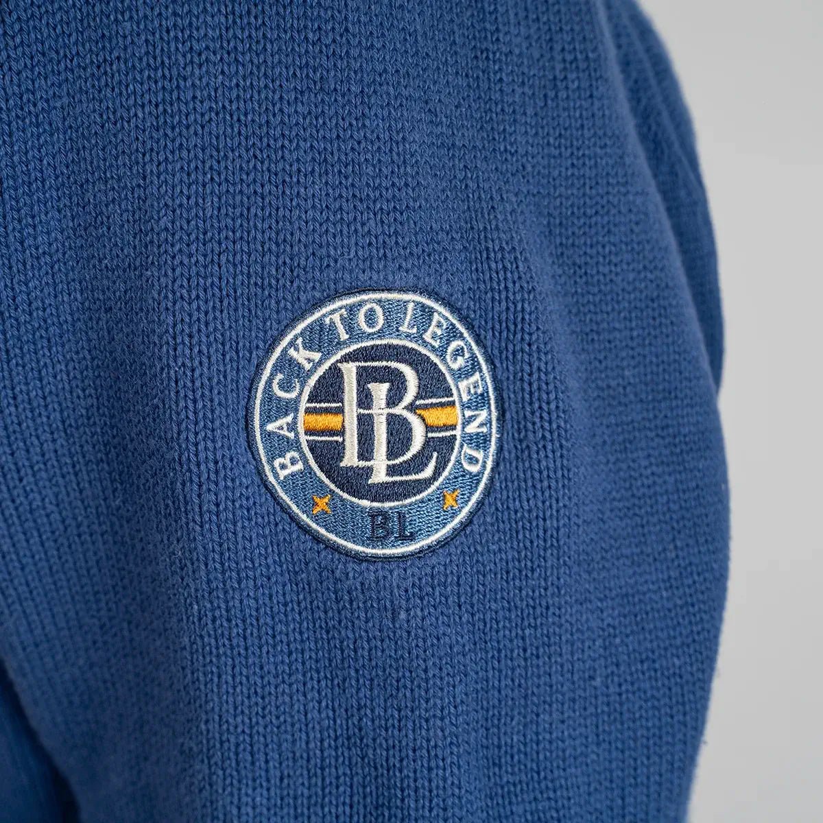 Pull Boutonné dos coloris bleu Pull Boutonné dos coloris bleu