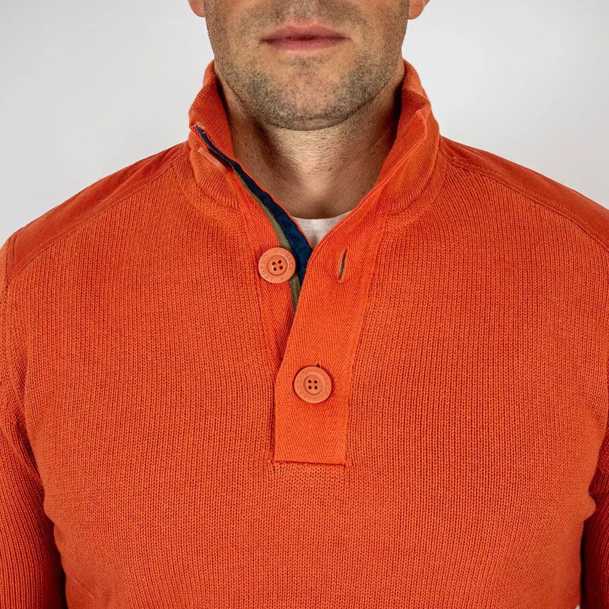 Pull camionneur boutonné orange pour hommes BACK to LEGEND (zoom col montant)