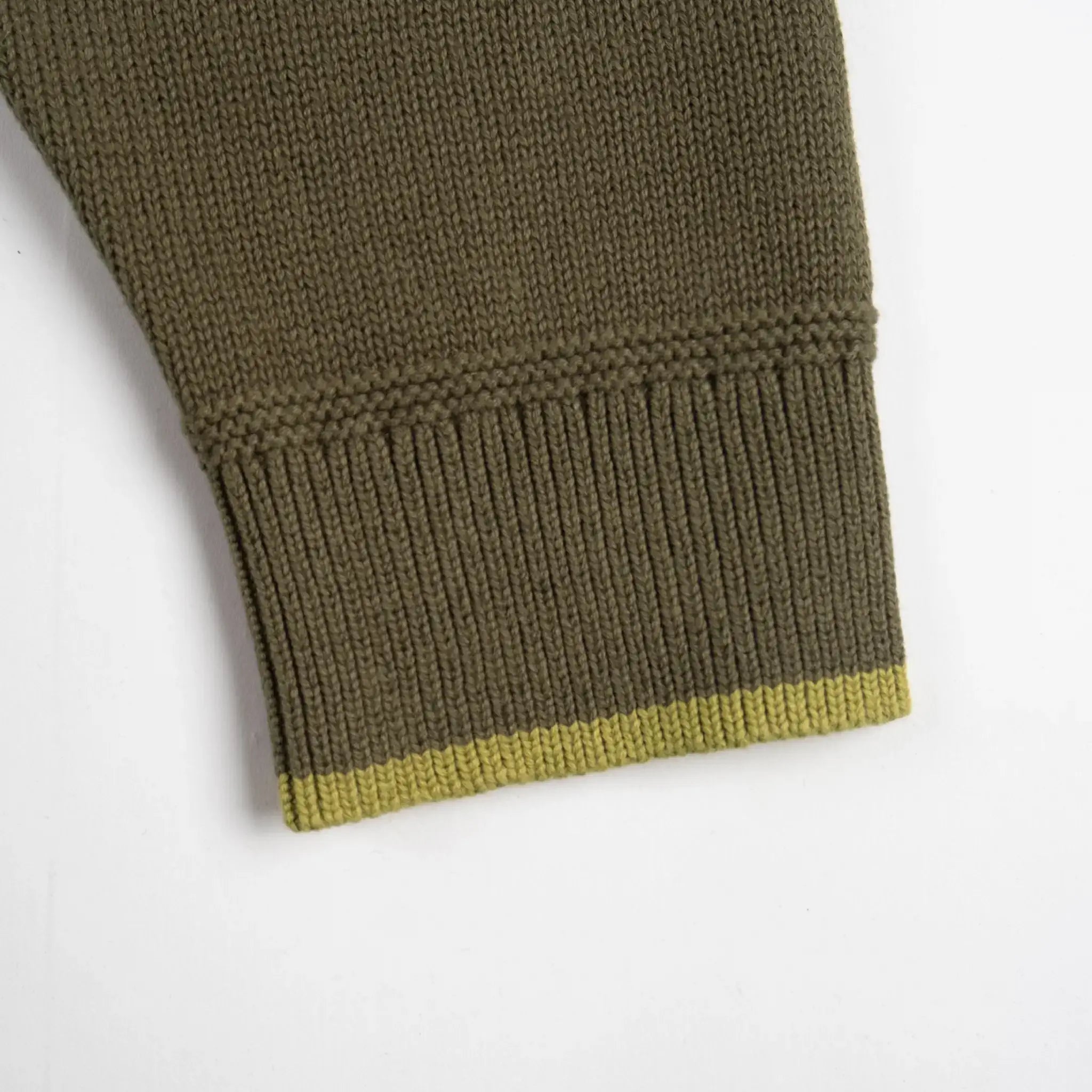 Pull camionneur boutonné kaki pour homme BACK TO LEGEND (zoom bord de manche)