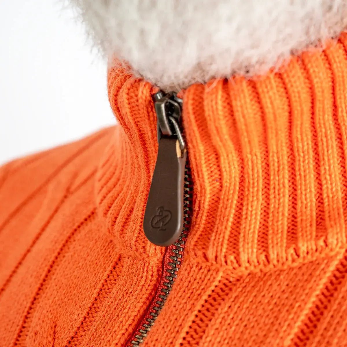 Pull orange full zip torsadé pour homme BACK to LEGEND (zoom sur le col)