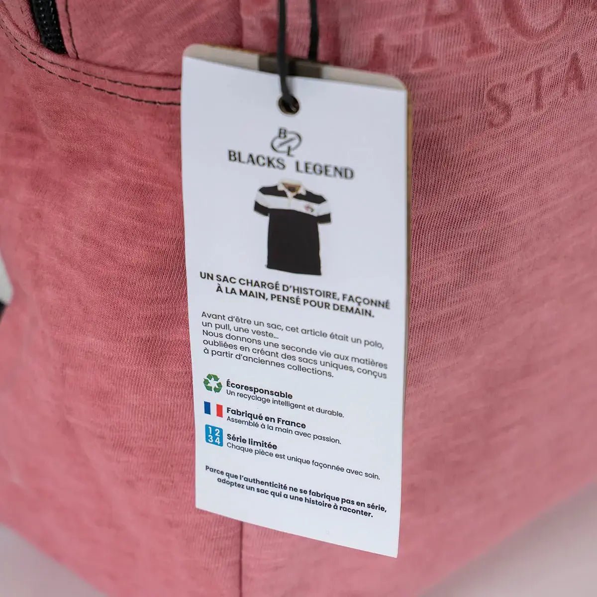Sac à dos rouge upcyclé Blacks Legend
