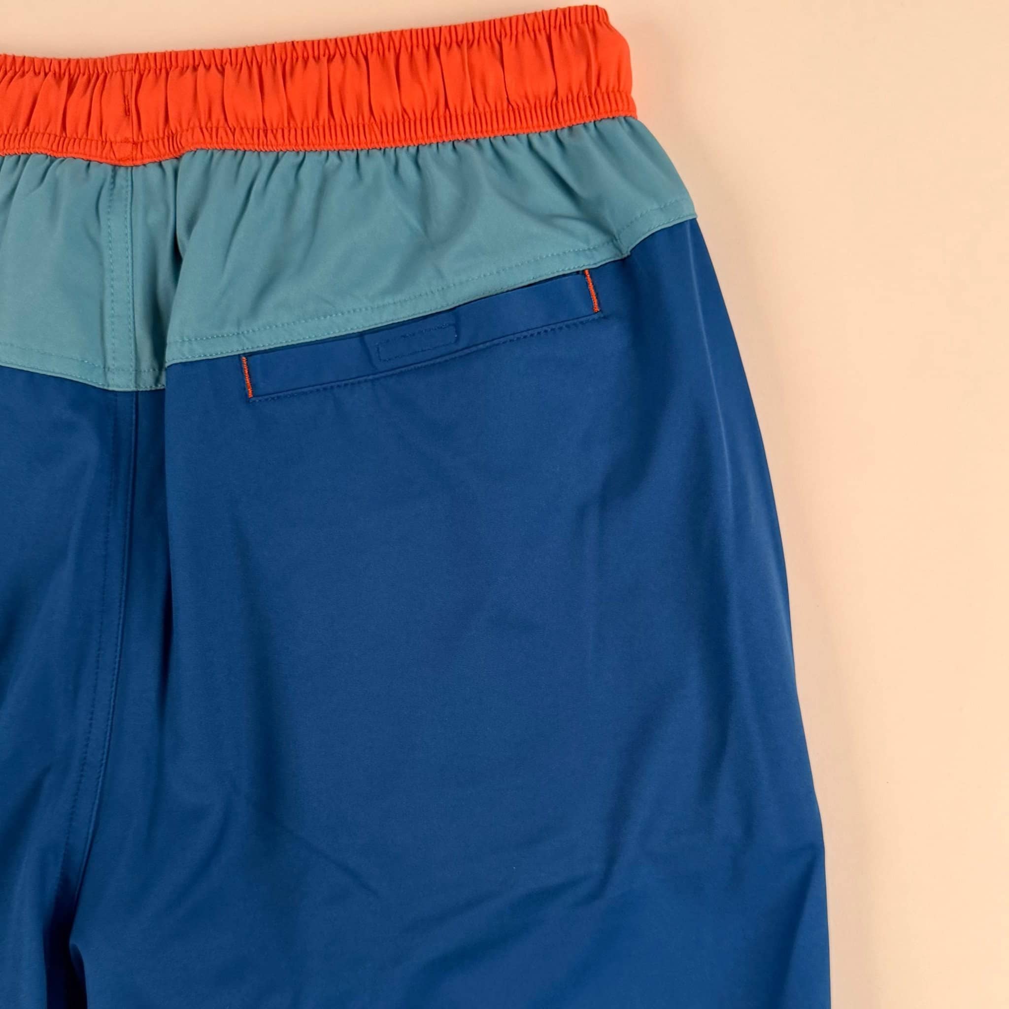 Short de bain BACK TO LEGEND tricolore turquoise/bleu/orange pour homme (zoom poche arrière)