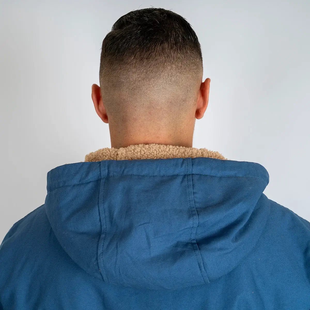 Sweat à capuche bleu doublé polaire molletonnée BACK to LEGEND (vue de dos sur la capuche)