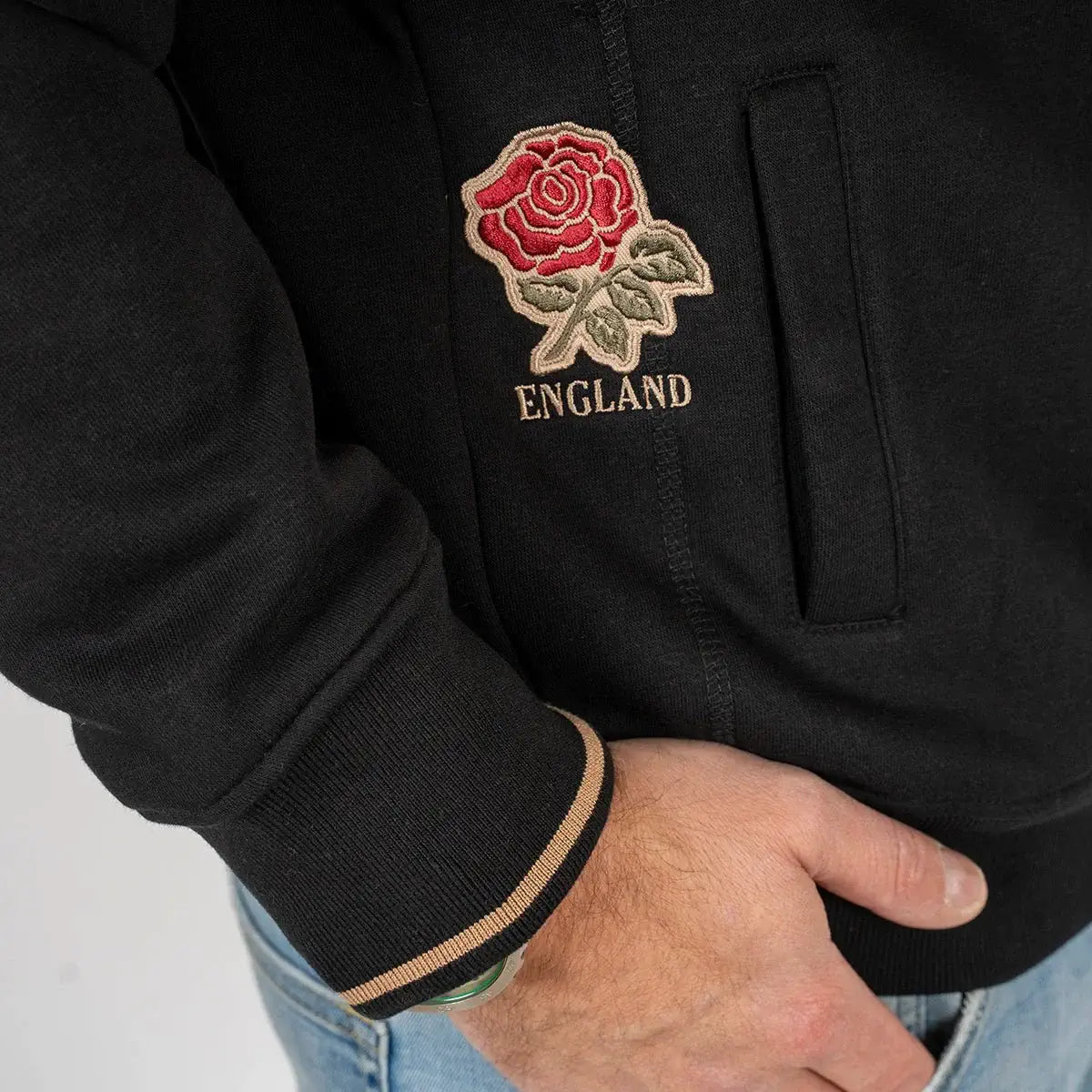 Sweat à capuche noir molletonné Barbarians multi-nation (zoom poche latérale)