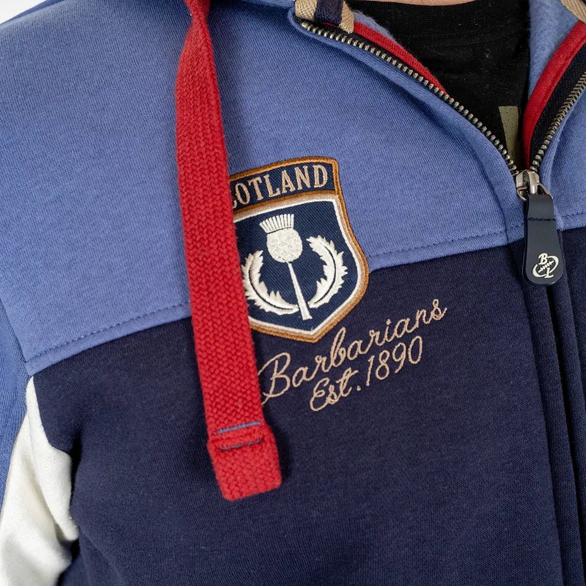 Sweat full zip à capuche Barbarians multi-nations BACK to LEGEND (zoom détails de finition)