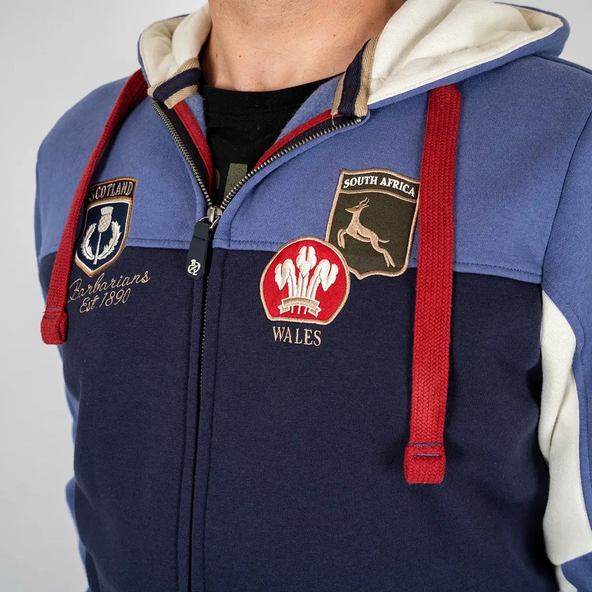 Sweat full zip à capuche Barbarians multi-nations BACK to LEGEND (zoom poitrine)