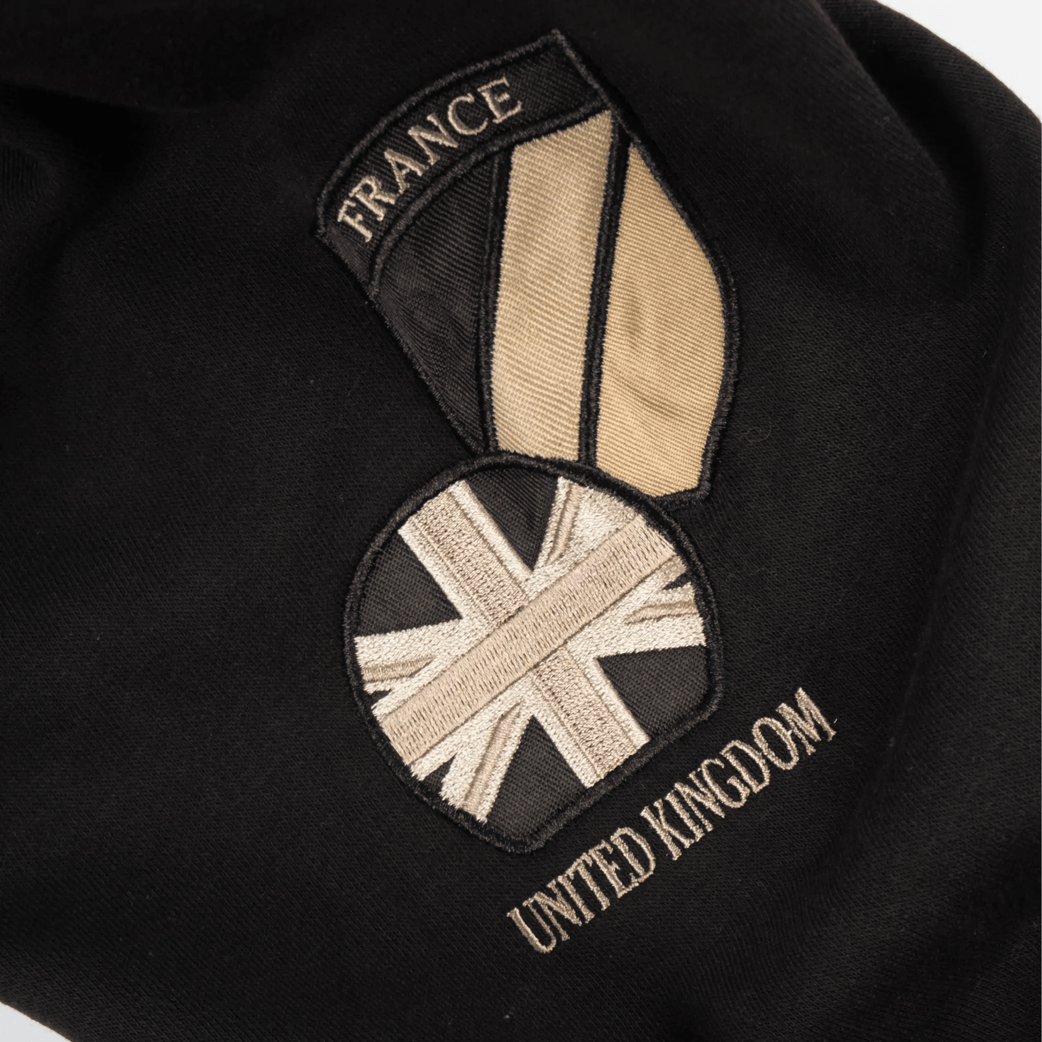 Sweat zippé noir à capuche Barbarians multi-nation BACK TO LEGEND (zoom écusson nations du rugby)
