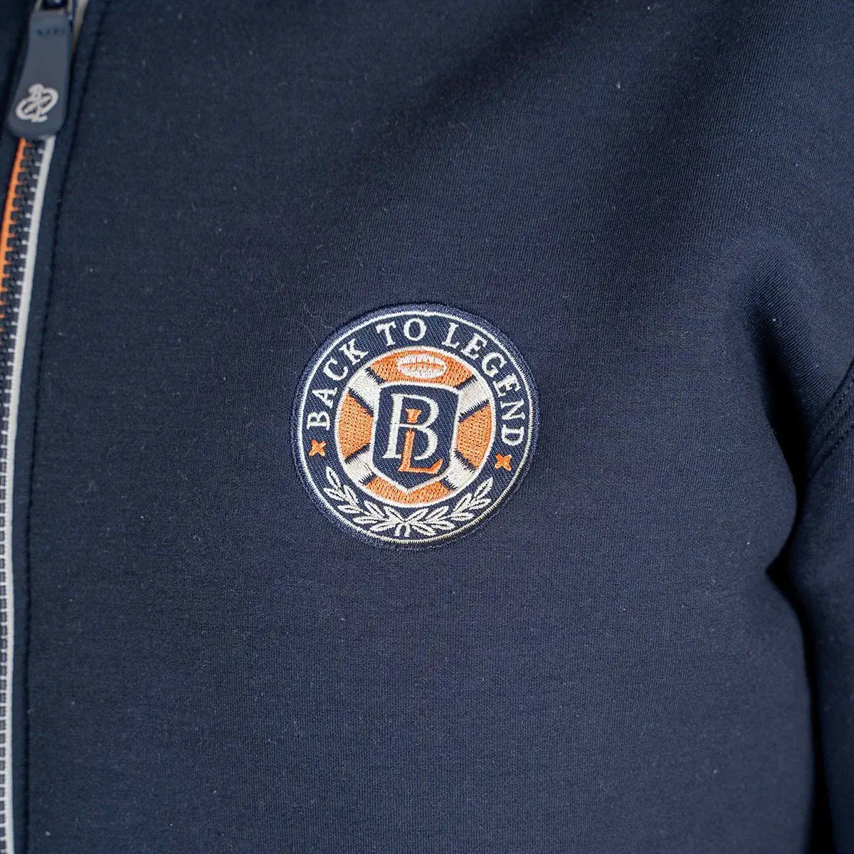 Sweat zippé bleu marine en néoprène BACK to LEGEND (zoom badge)