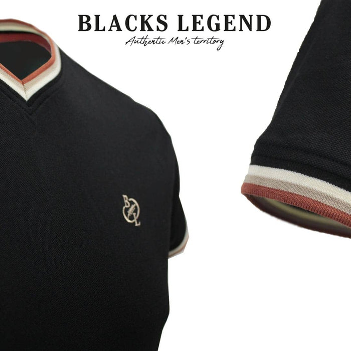 T-shirt noir col V Blacks Legend (Zoom poitrine et col en V)