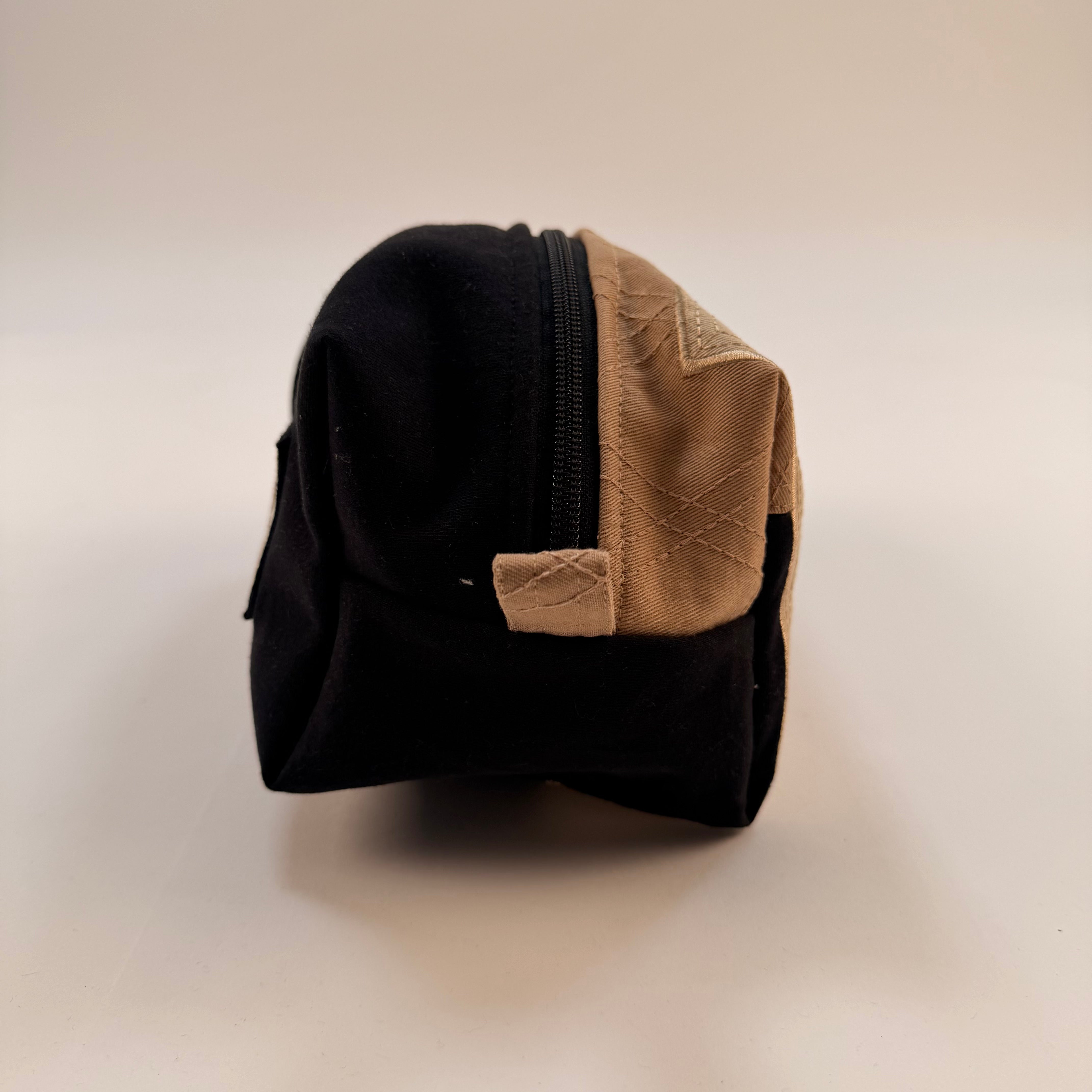 Pochette upcyclée multi-usage beige & noir Barbarians