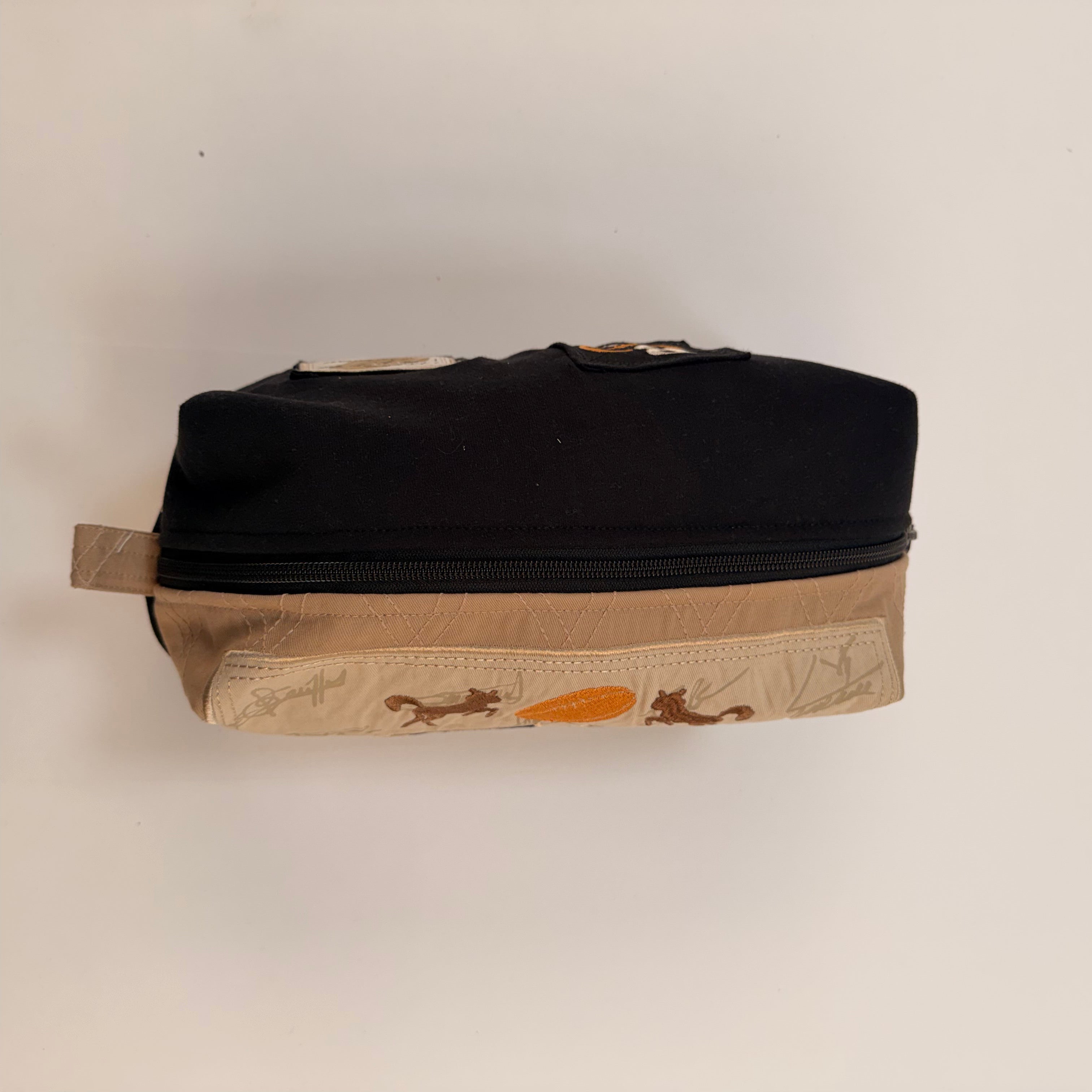 Pochette upcyclée multi-usage beige & noir Barbarians