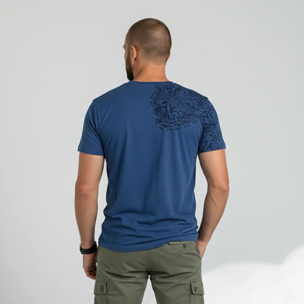 T-shirt maori bleu pour homme col V BACK TO LEGEND (vue de dos)