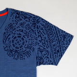 T-shirt maori bleu pour homme col V BACK TO LEGEND (zoom manche)