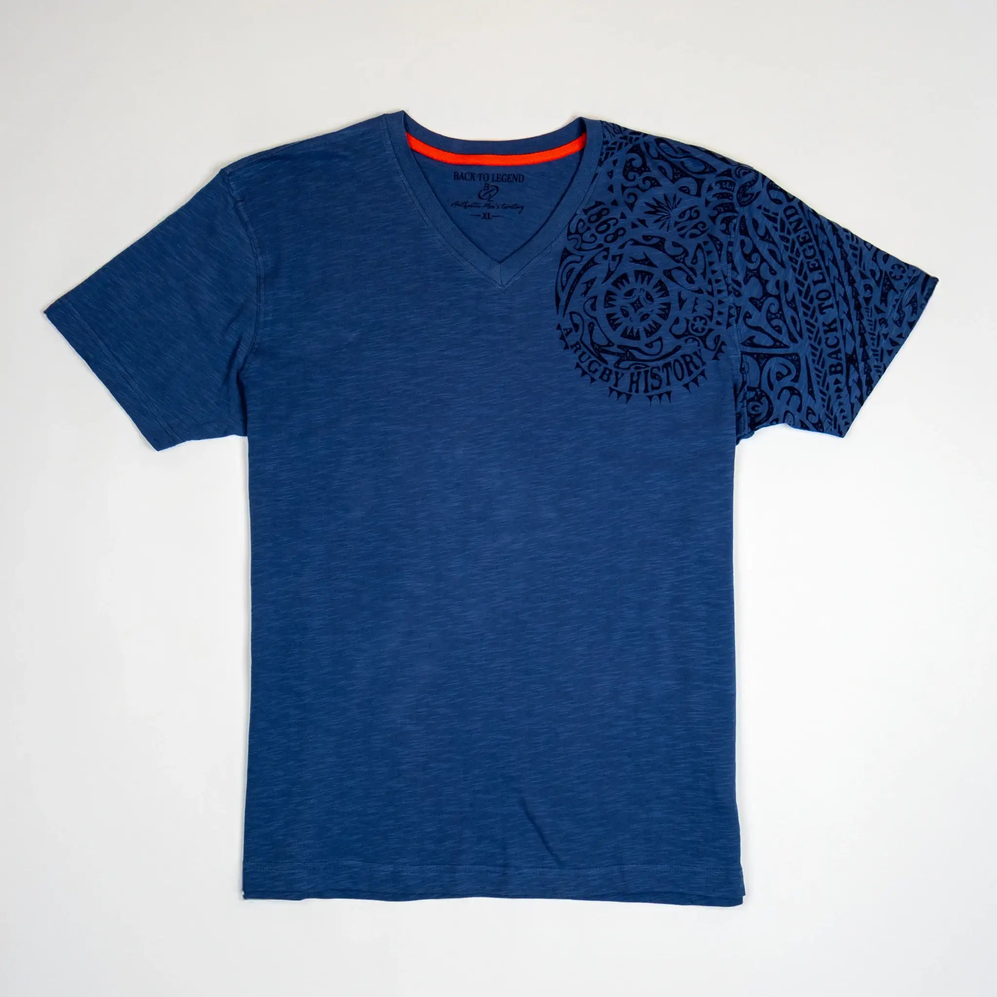 T-shirt maori bleu pour homme col V BACK TO LEGEND (vêtement à plat de face)