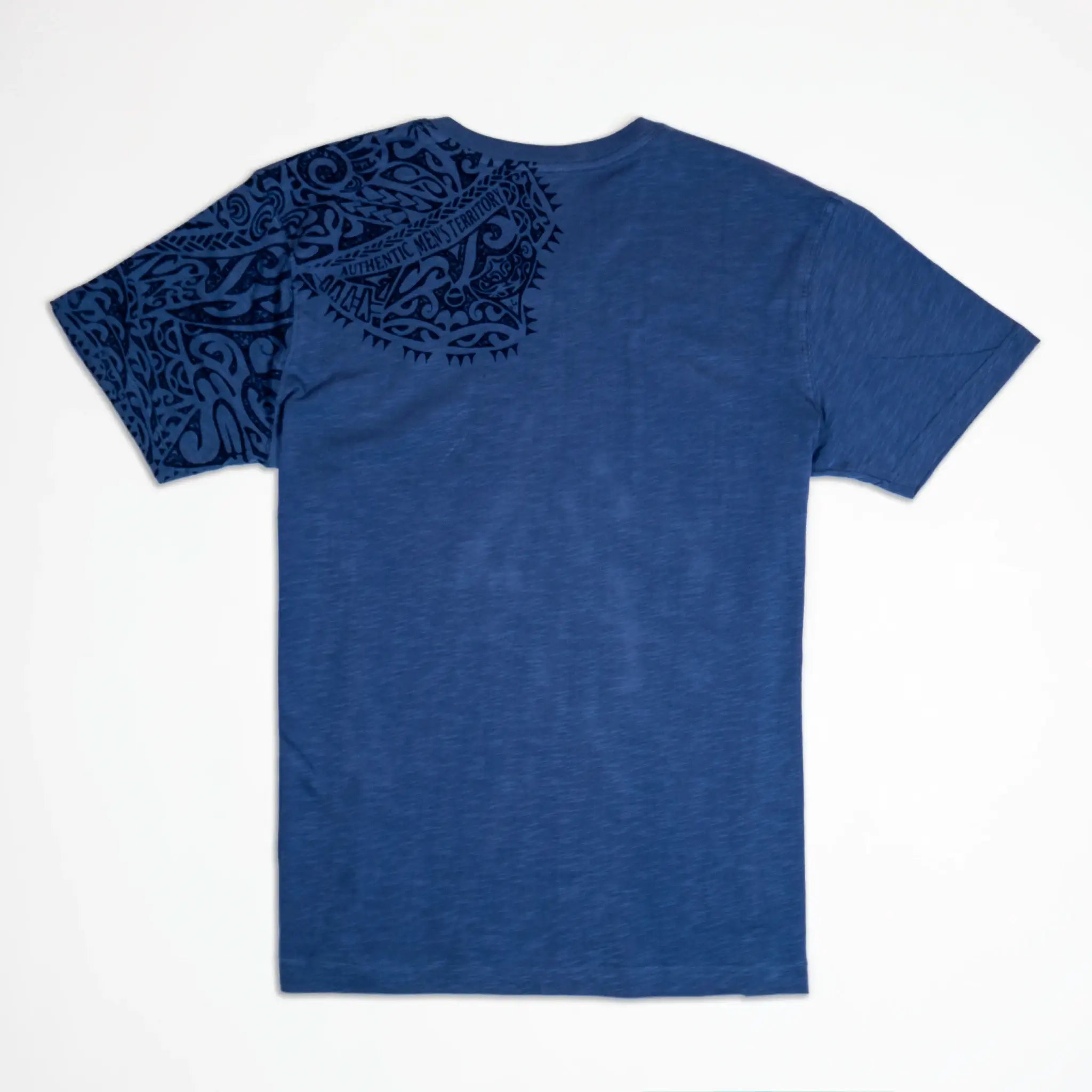 T-shirt maori bleu pour homme col V BACK TO LEGEND (vêtement à plat de dos)