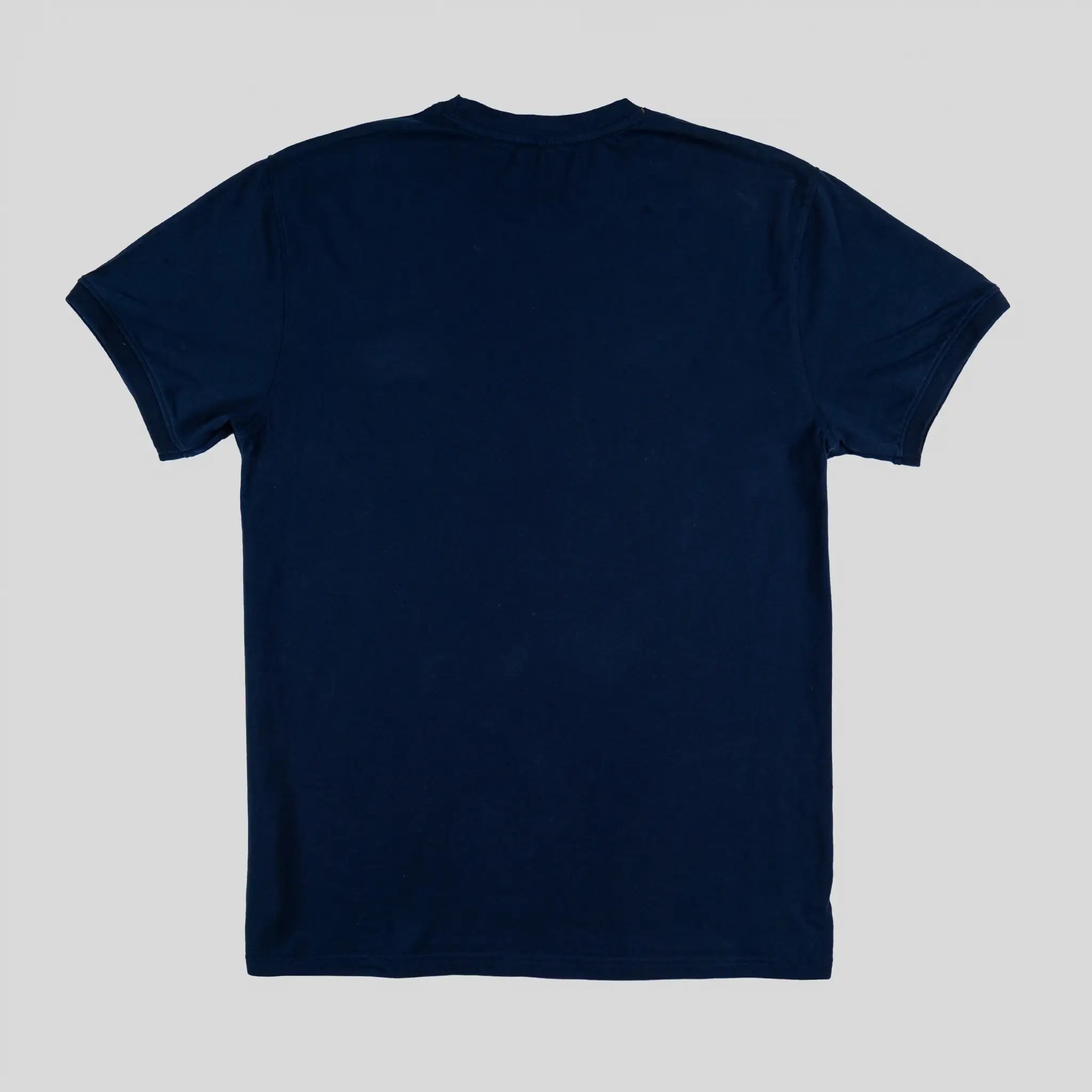 T-shirt bleu marine col V pour homme BACK TO LEGEND (vêtement à plat de dos)