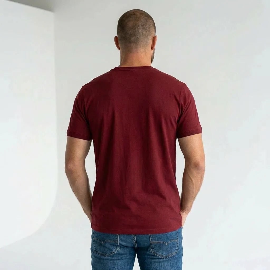 T-shirt rouge col V pour homme BACK TO LEGEND