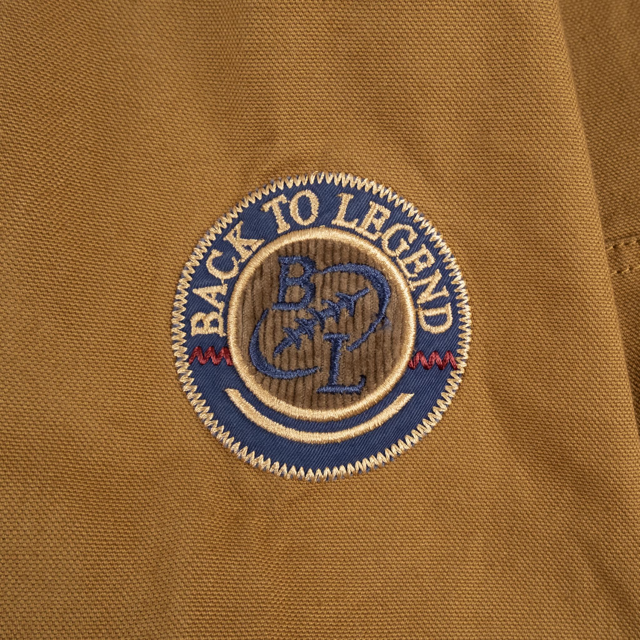 Veste homme en tissu canvas ocre BACK TO LEGEND (zoom écusson brodé sur la manche)