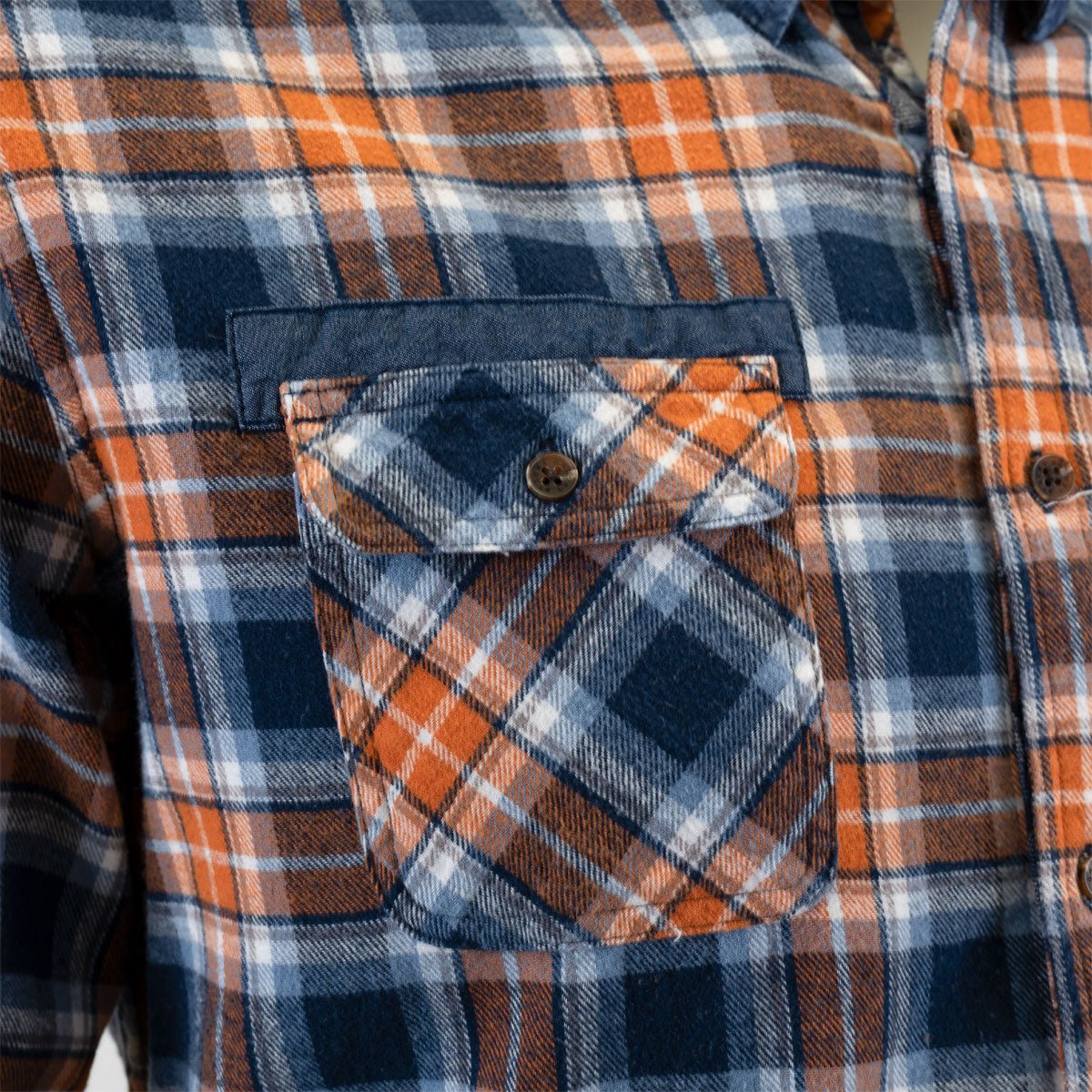 Chemise homme en flanelle coupe moderne, manches longues, à carreaux Chemise homme en flanelle coupe moderne, manches longues, à carreaux